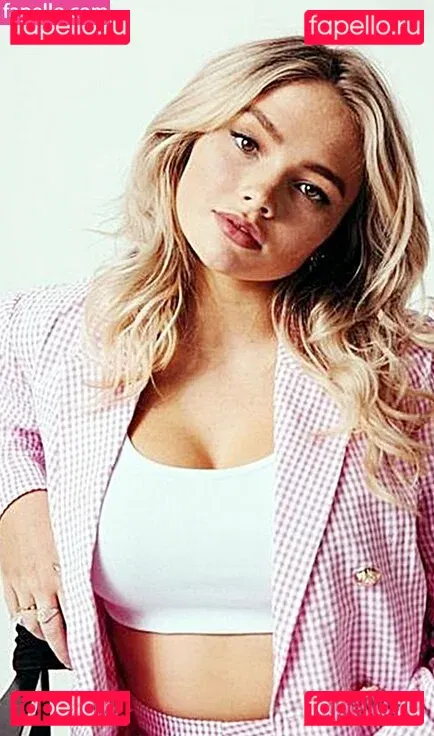 Natalie Alyn Lind Onlyfans Photo Gallery 