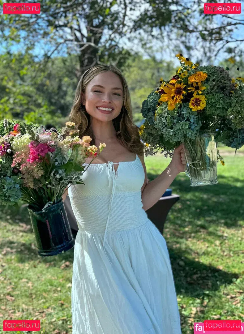 Natalie Alyn Lind Onlyfans Photo Gallery 