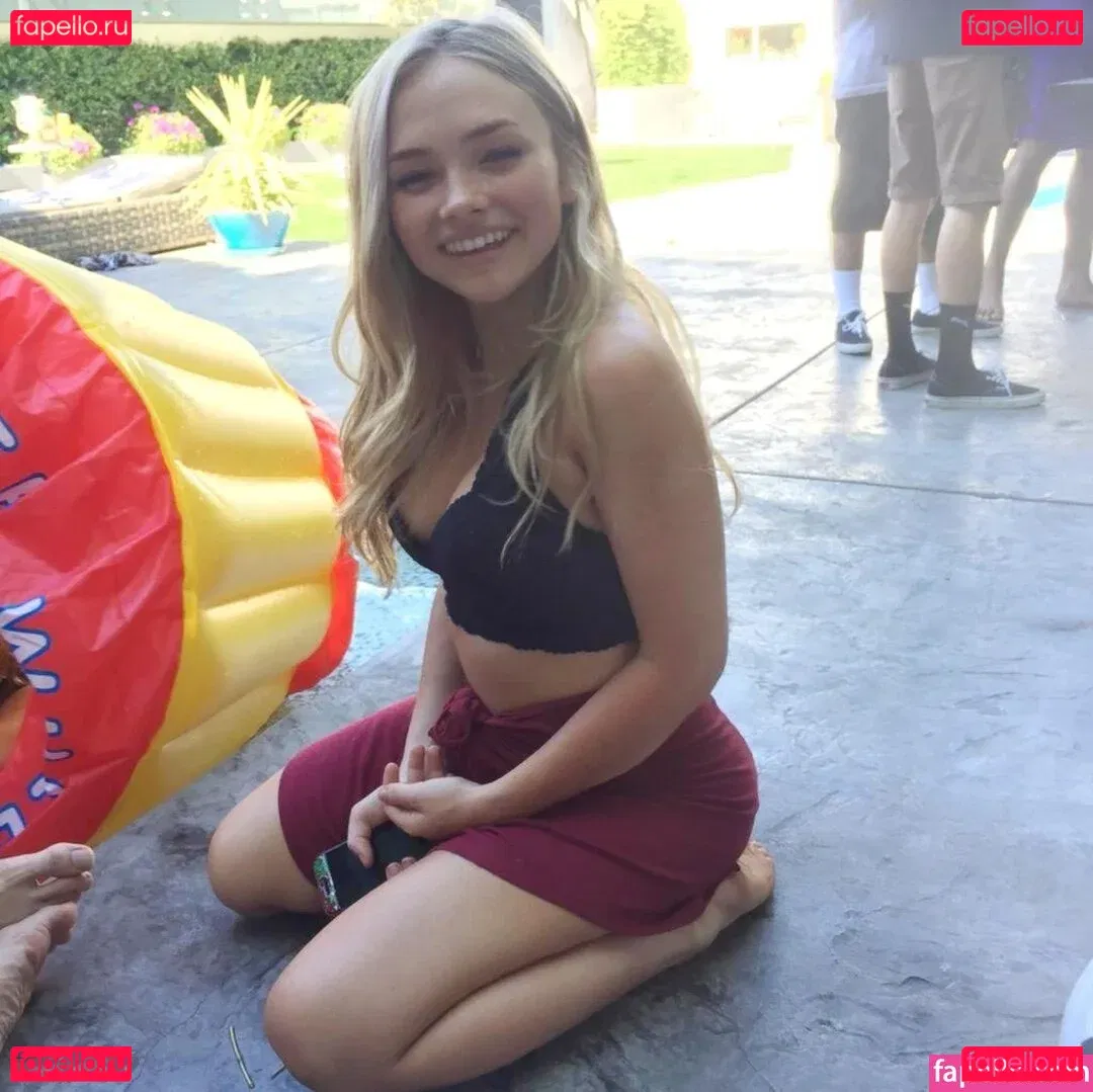 Natalie Alyn Lind Onlyfans Photo Gallery 