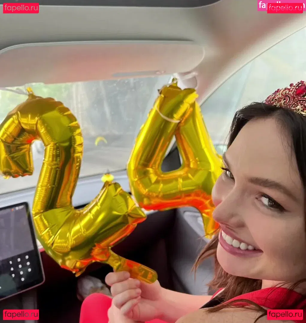 Natalie Alyn Lind Onlyfans Photo Gallery 