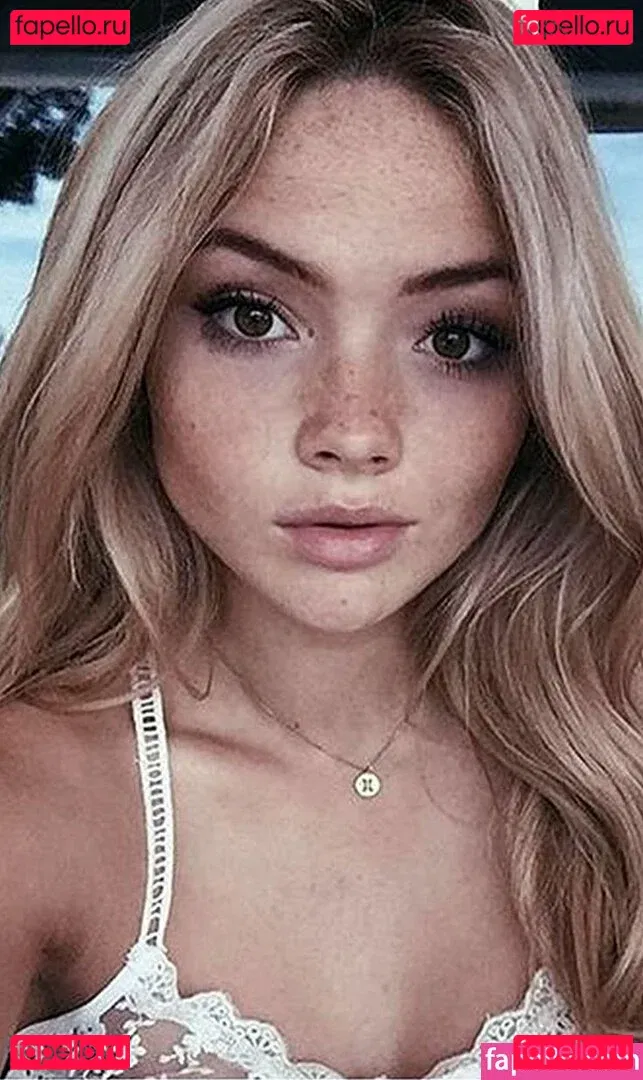 Natalie Alyn Lind Onlyfans Photo Gallery 