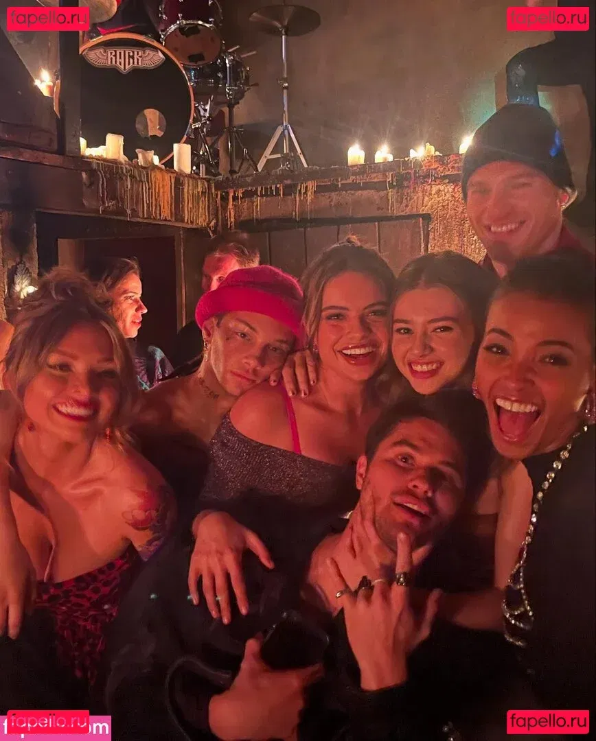 Natalie Alyn Lind Onlyfans Photo Gallery 