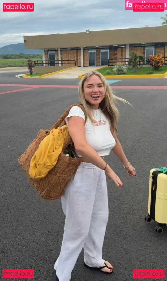 Natalie Alyn Lind Onlyfans Photo Gallery 