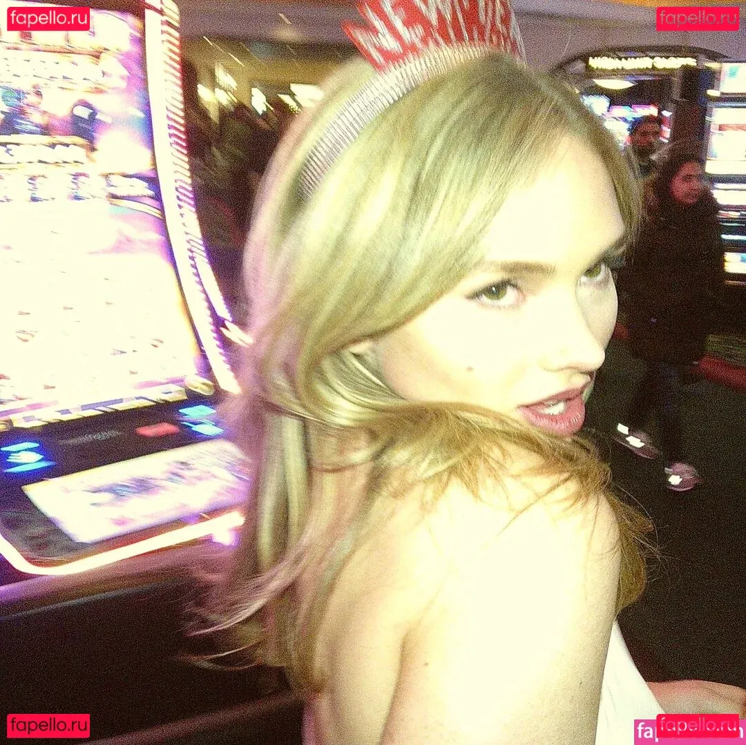 Natalie Alyn Lind Onlyfans Photo Gallery 