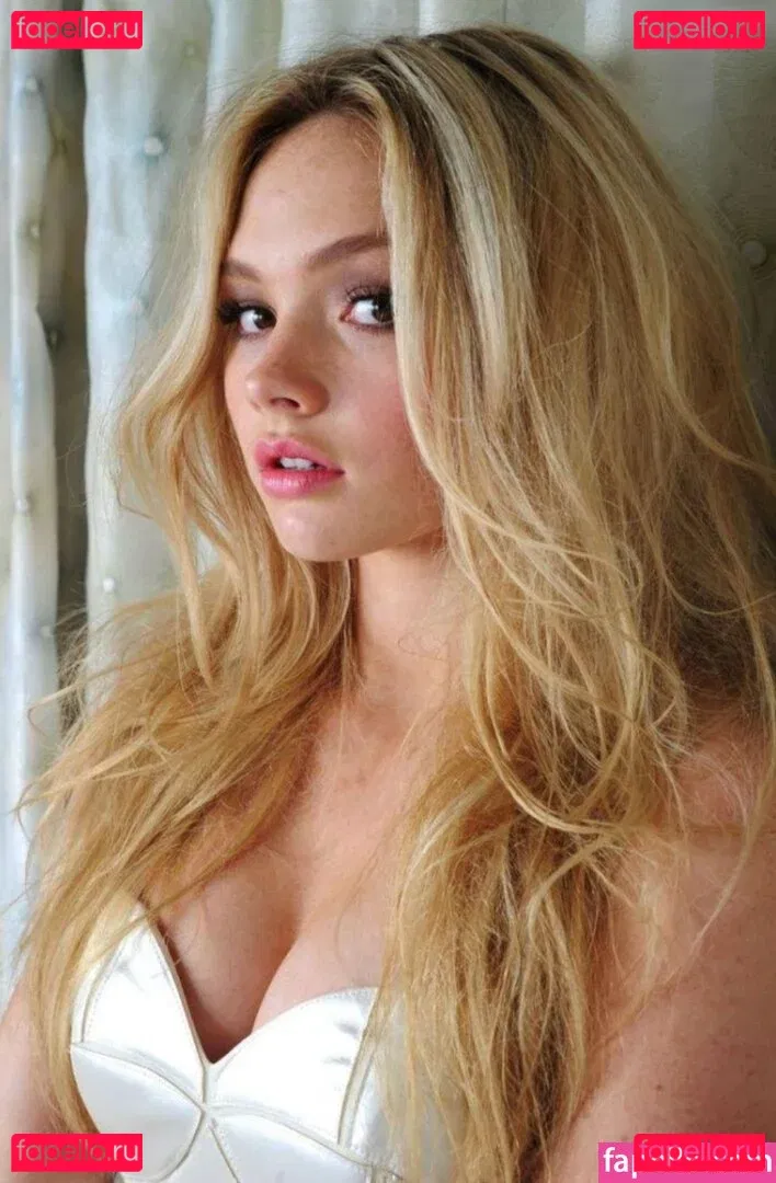 Natalie Alyn Lind Onlyfans Photo Gallery 