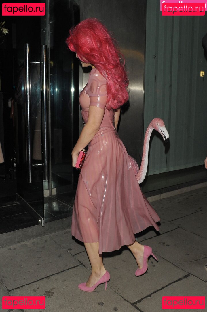 Daisy Lowe / daisylowe Onlyfans Photo Gallery 