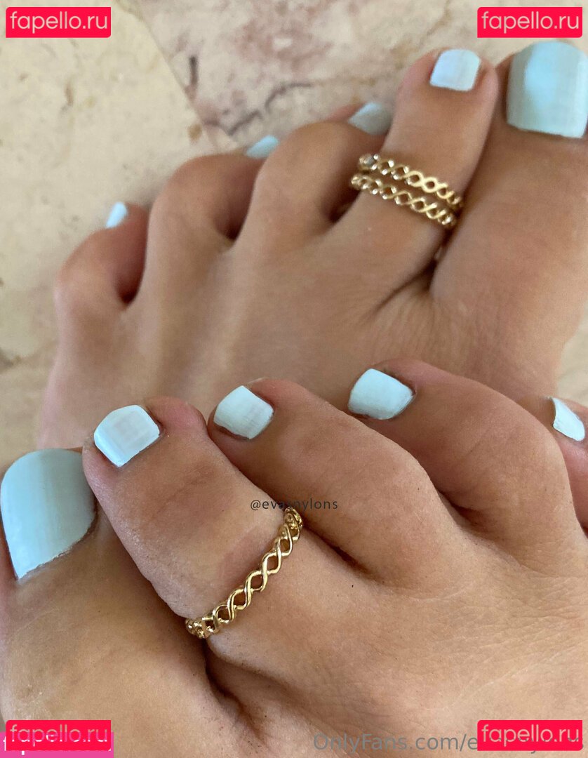 evasnylons / harisnyas_csaj Onlyfans Photo Gallery 