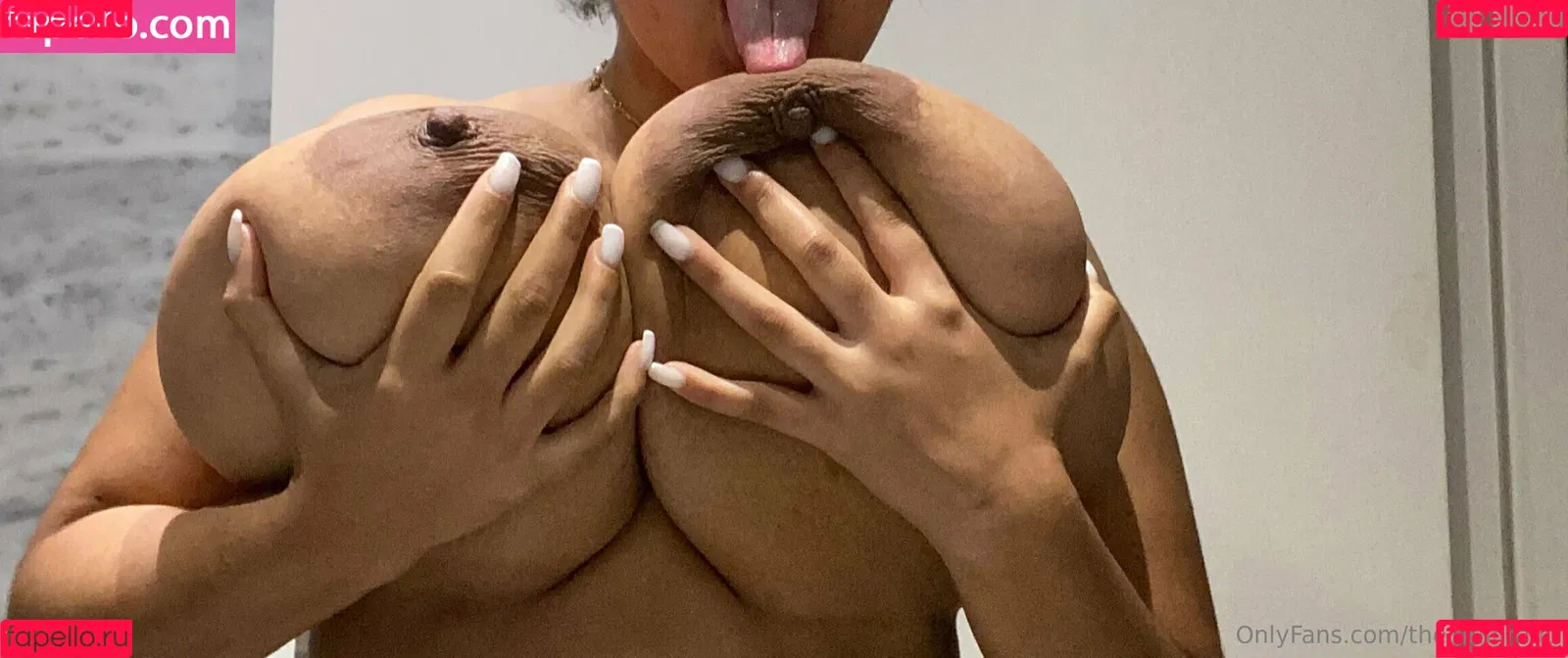 Thegirlinred0 Onlyfans Photo Gallery 