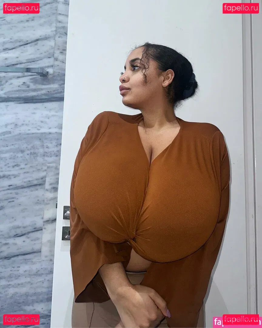 Thegirlinred0 Onlyfans Photo Gallery 