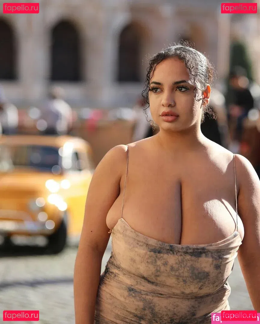 Thegirlinred0 Onlyfans Photo Gallery 