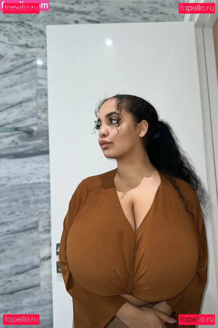 Thegirlinred0 Onlyfans Photo Gallery 