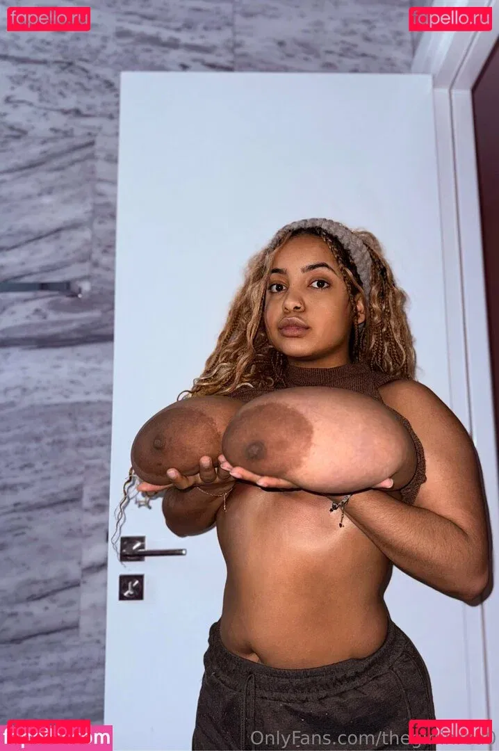 Thegirlinred0 Onlyfans Photo Gallery 