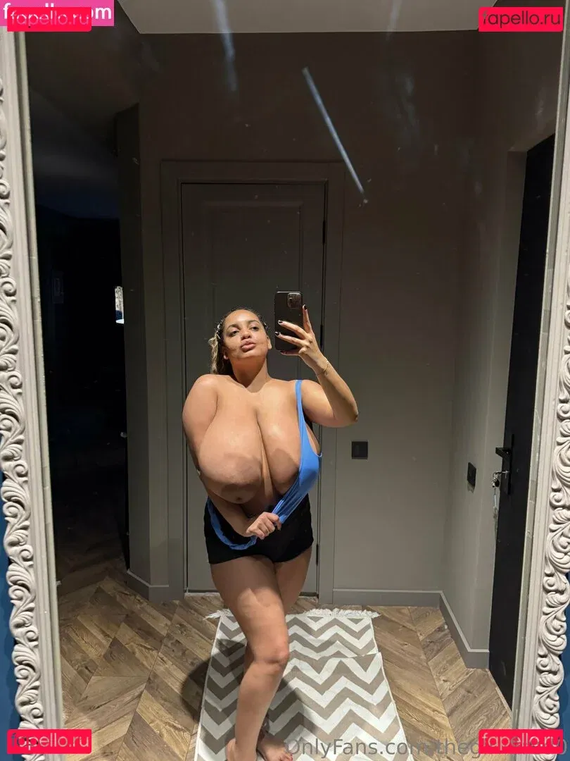 Thegirlinred0 Onlyfans Photo Gallery 