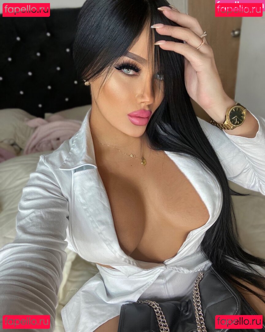 Monica Caicedo / monicacaicedo / monicaicedo