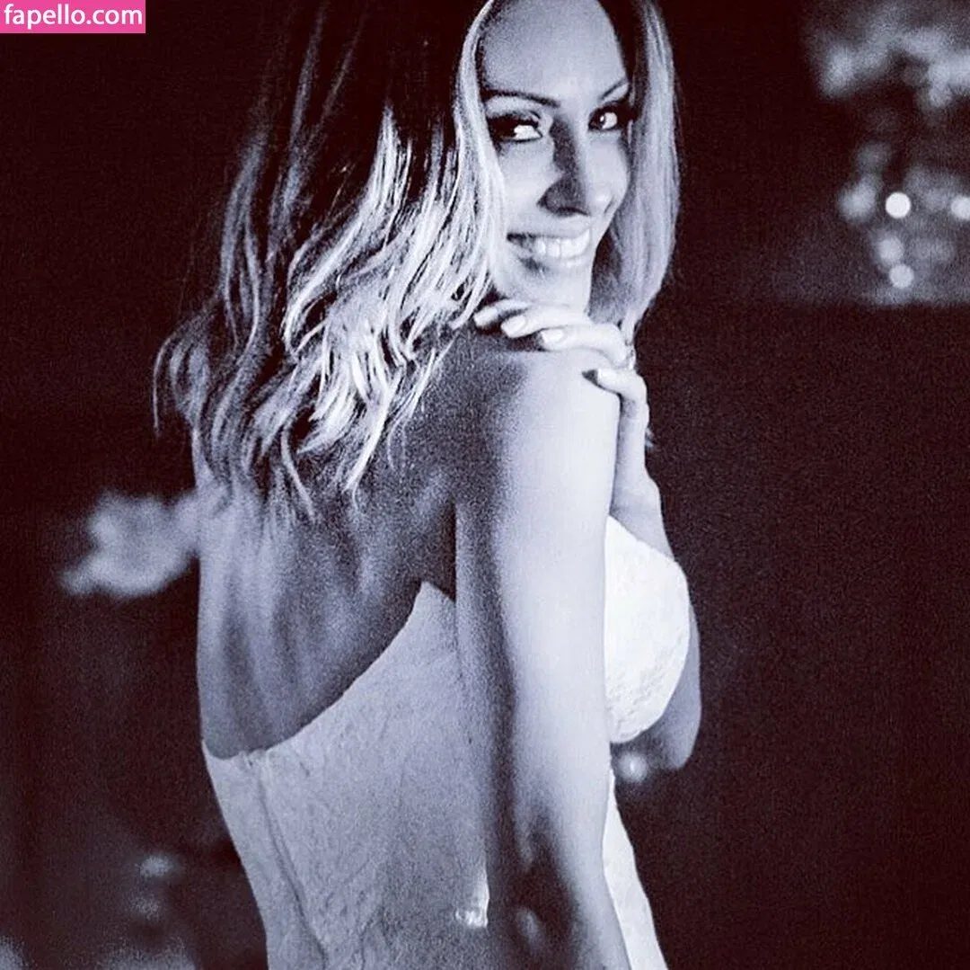 Roberta Carbonari Muzy Onlyfans Photo Gallery 