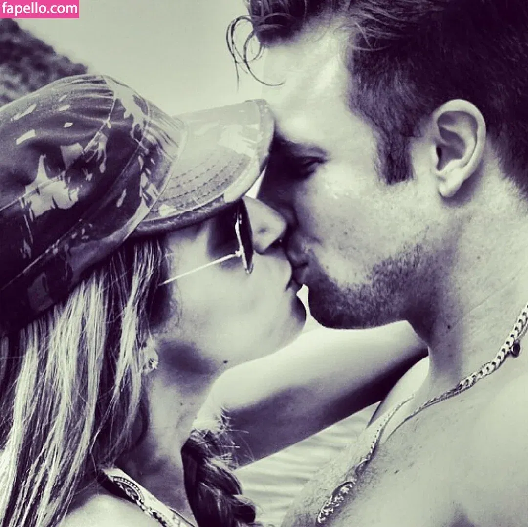 Roberta Carbonari Muzy Onlyfans Photo Gallery 