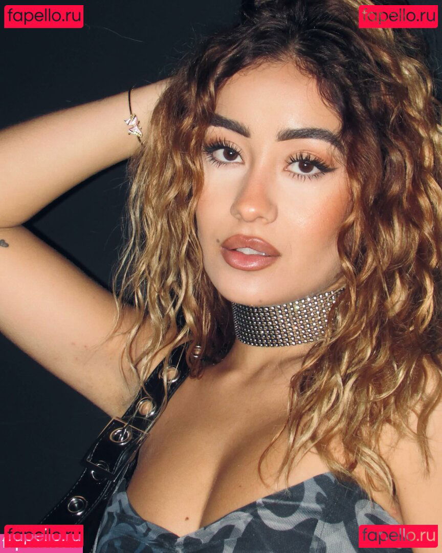 Marina Rivers / _riverss_ Onlyfans Photo Gallery 