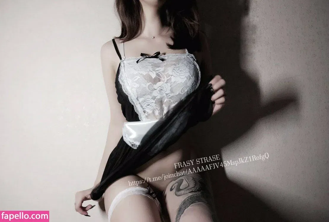 Frasy Strase Onlyfans Photo Gallery 