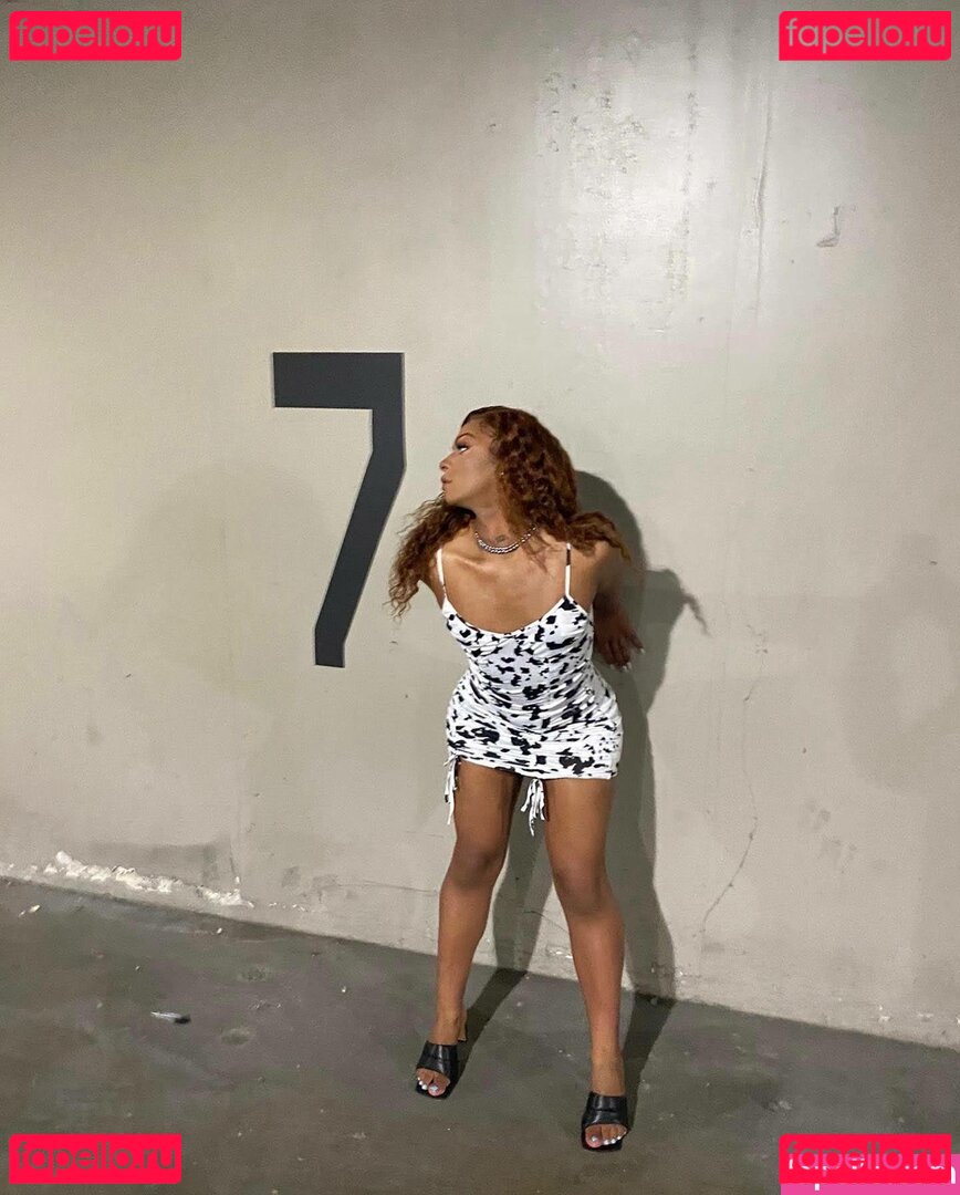 Bianca Brown / jadechronicles / themilkmarie / themilkmariee Onlyfans Photo Gallery 