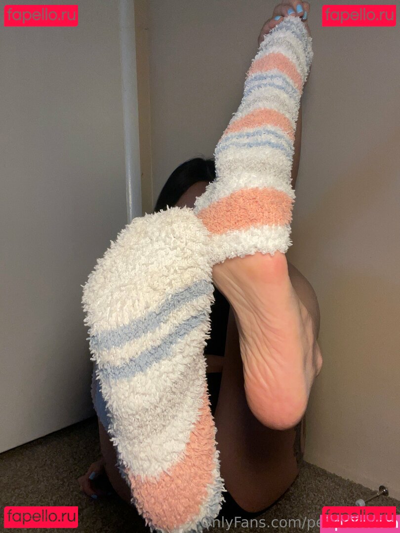 petiteazngirl Onlyfans Photo Gallery 