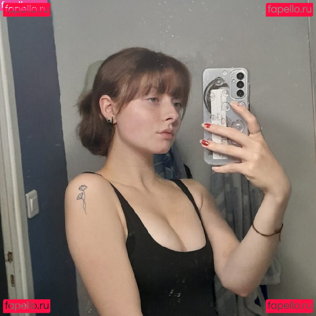 Emma Calypso / emmacalypso / emmacalypsoo / emmaclps Onlyfans Photo Gallery 