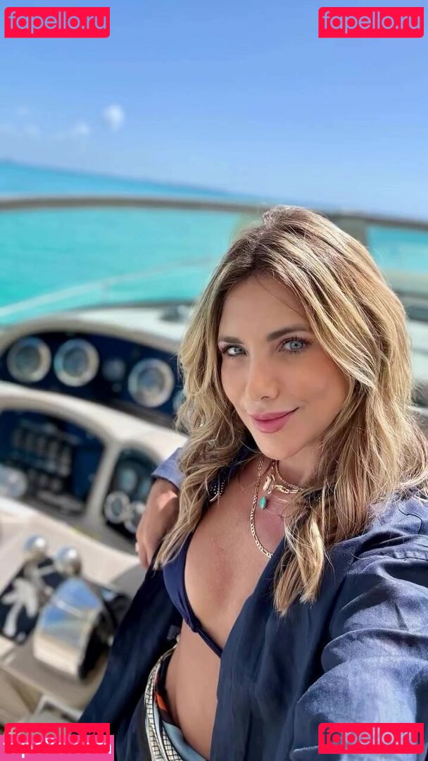 Erica Reis / SOUERICAREIS / apresentadora e jornalista Nude Onlyfans Photo 9