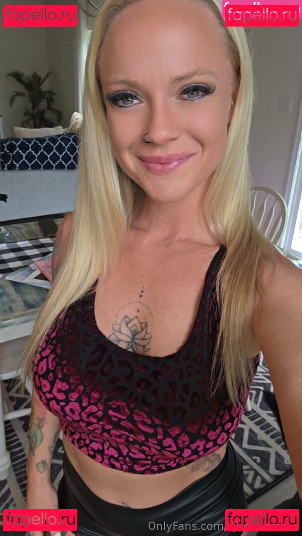 cjhotwifefree Nude Onlyfans Photo 25