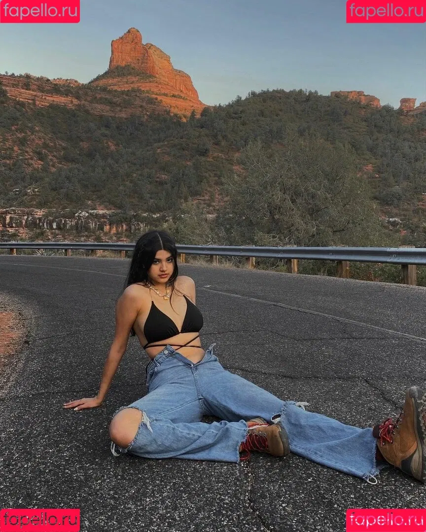 saraecheagaray Onlyfans Photo Gallery 