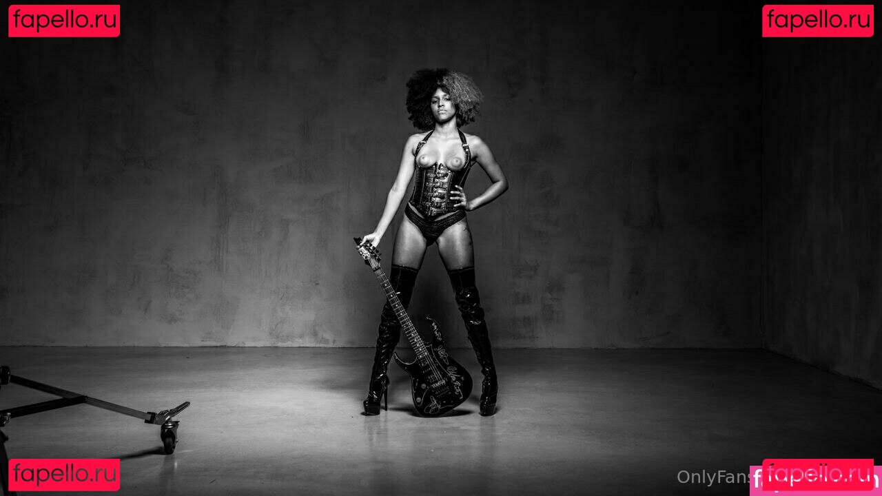 Thalia Bellazecca / kalisrevenge / thaliabellazecca Onlyfans Photo Gallery 