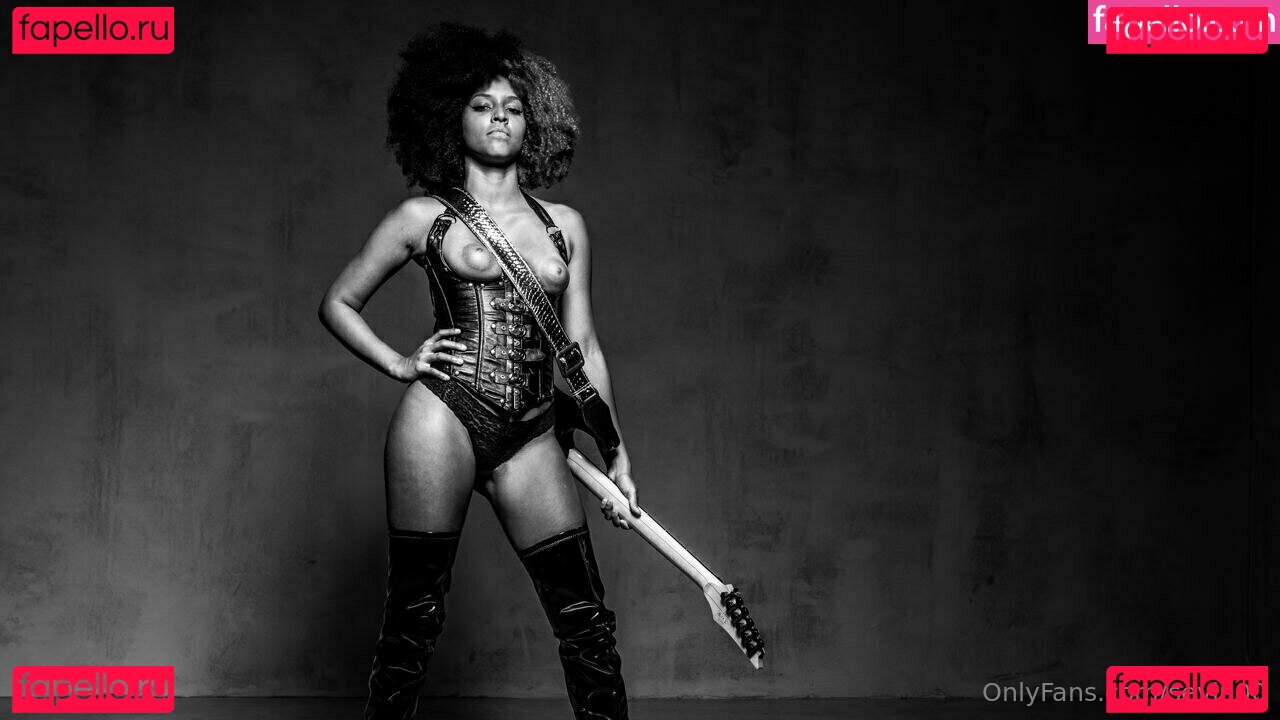 Thalia Bellazecca / kalisrevenge / thaliabellazecca Onlyfans Photo Gallery 