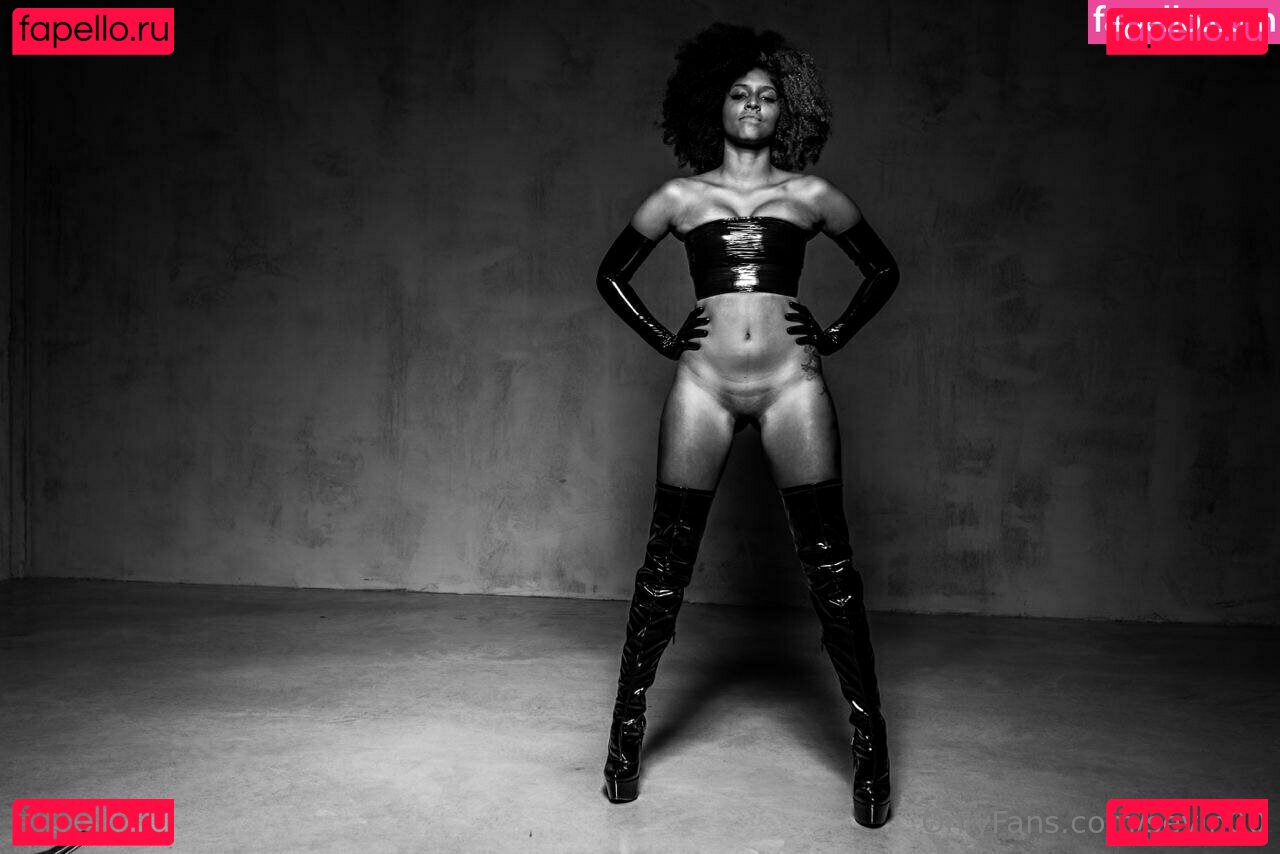 Thalia Bellazecca / kalisrevenge / thaliabellazecca Onlyfans Photo Gallery 