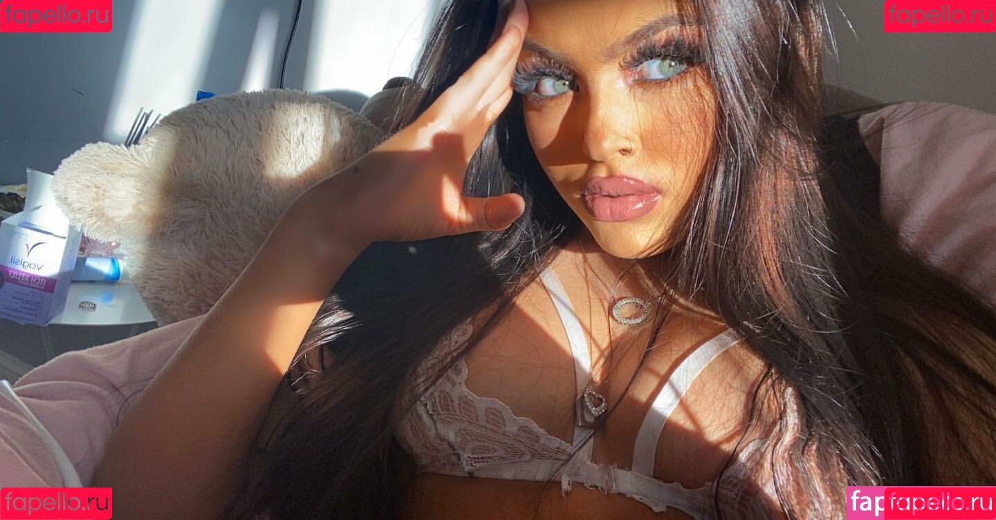 Cora Leilani Onlyfans Photo Gallery 