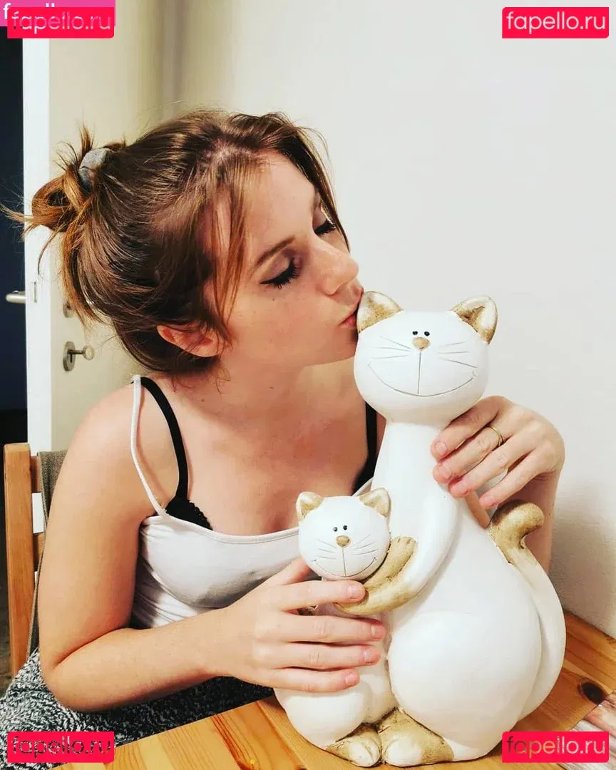 Merona ASMR Onlyfans Photo Gallery 