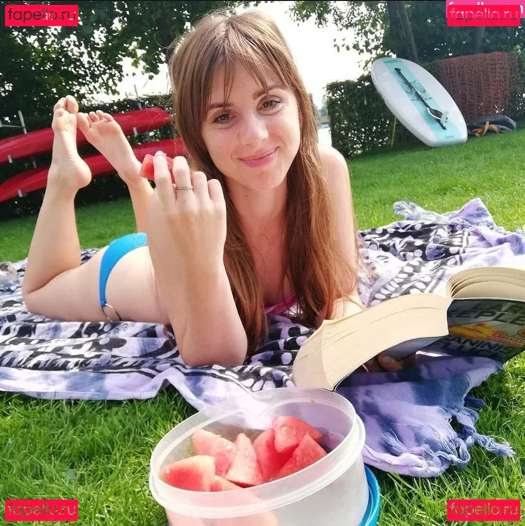 Merona ASMR Onlyfans Photo Gallery 