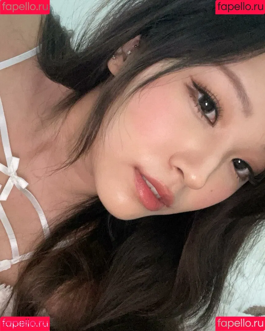 Aikuros Onlyfans Photo Gallery 