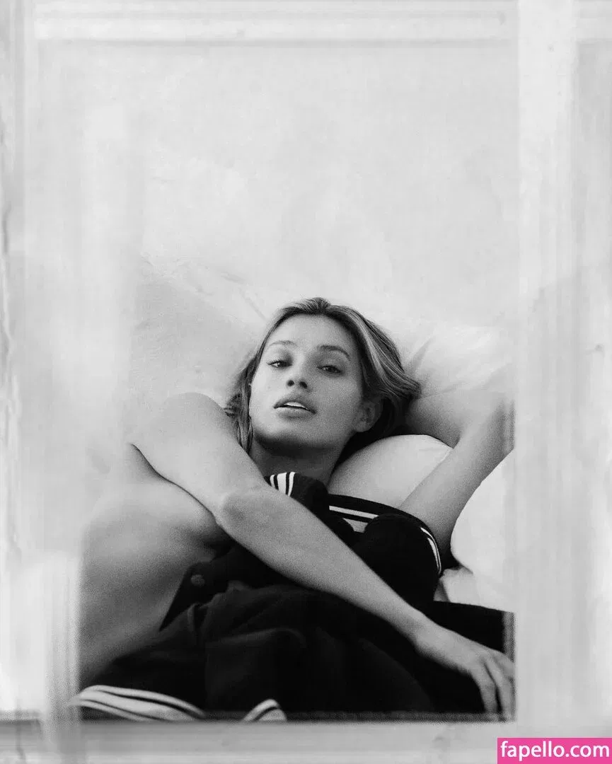 Maggie Rawlins Onlyfans Photo Gallery 