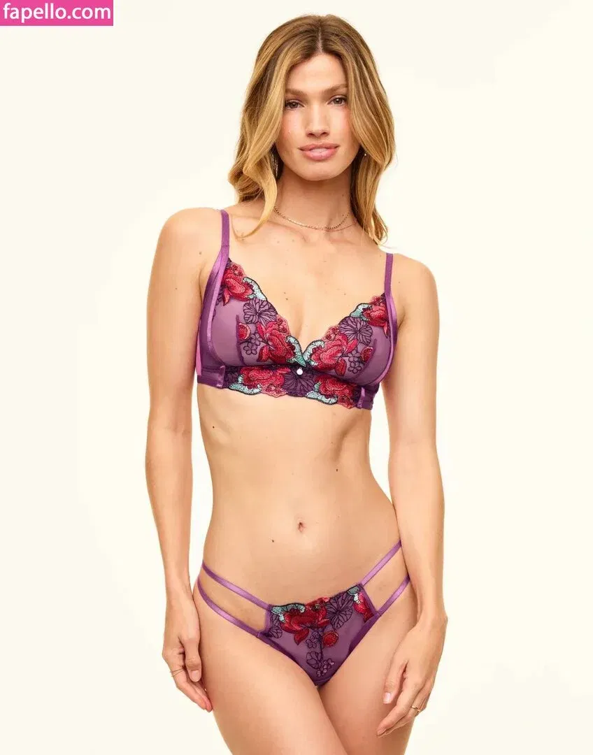 Maggie Rawlins Onlyfans Photo Gallery 