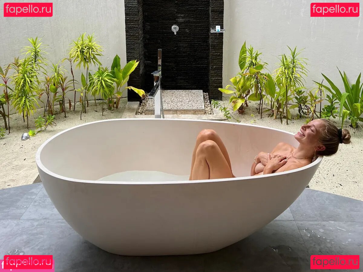lolaweippert Nude Onlyfans Photo 10
