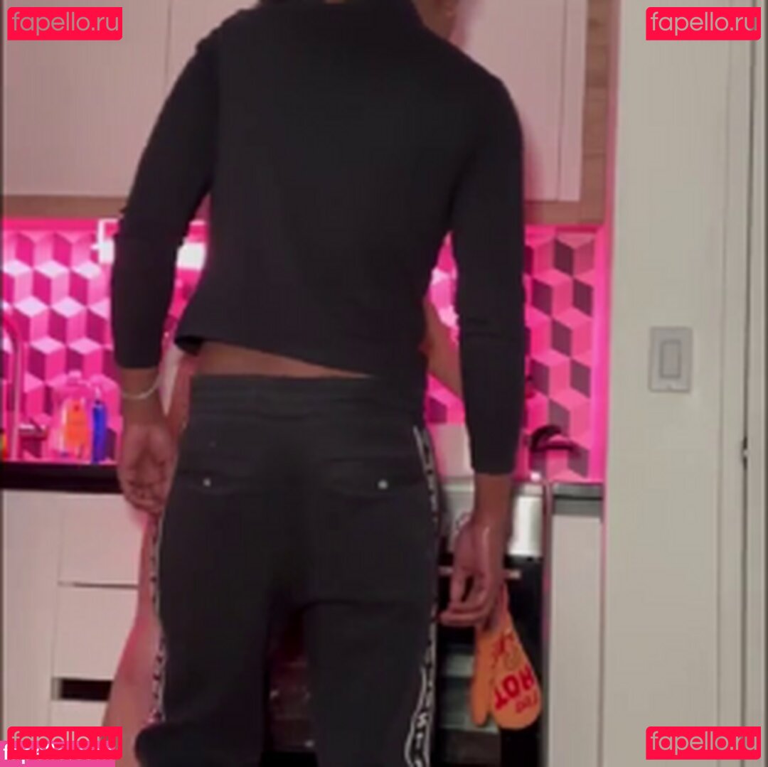 Onlinemistr3ss / _mist3r Onlyfans Photo Gallery 