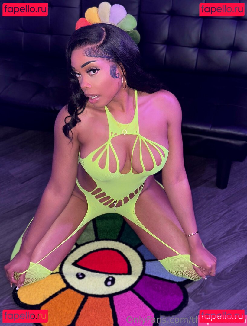 karmelkaykay Onlyfans Photo Gallery 