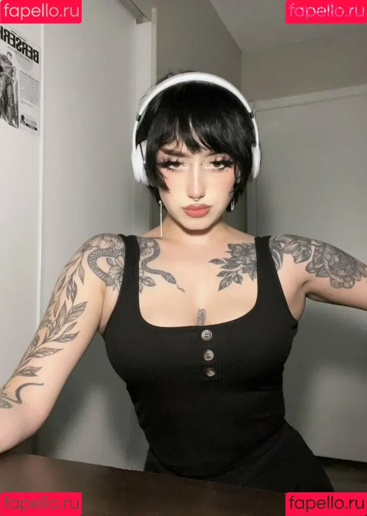 Redroomromance Onlyfans Photo Gallery 