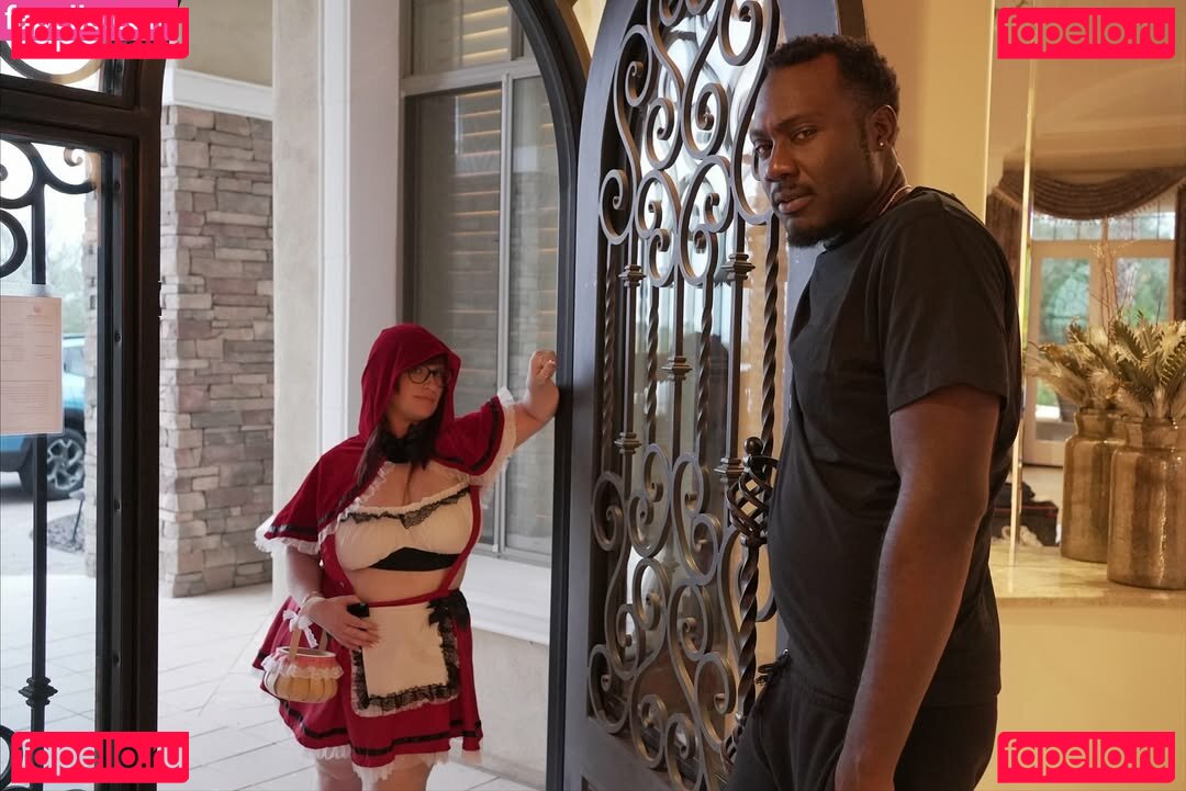 BEX.B.E.X / Busty Bexx / BustyBexx Onlyfans Photo Gallery 