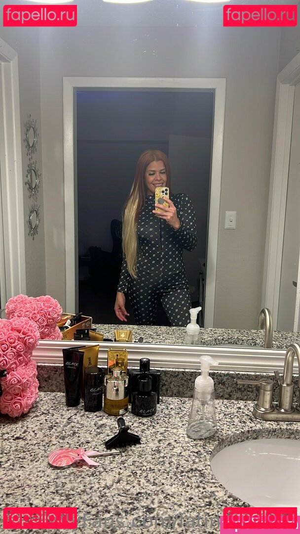 fnaffoxy69 / latinafoxy69 Onlyfans Photo Gallery 