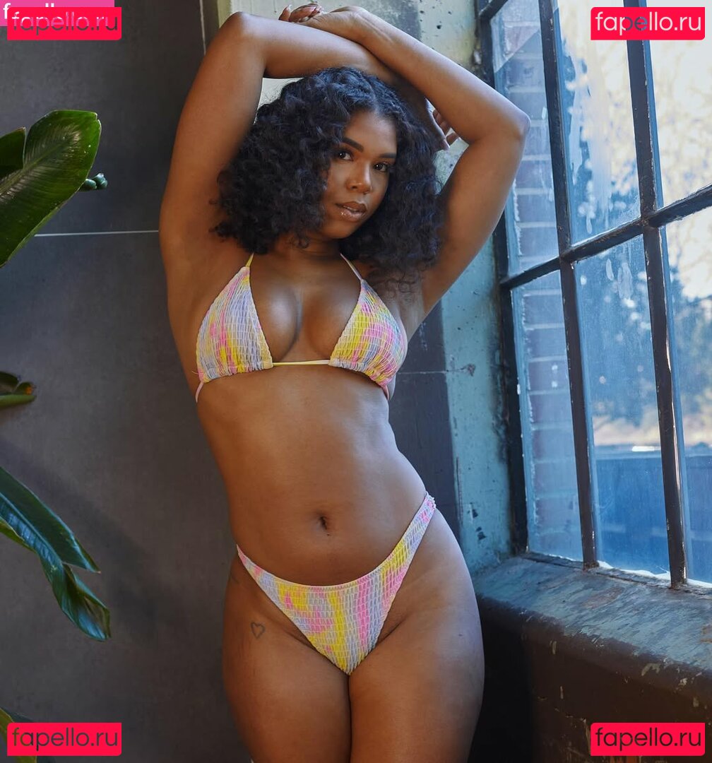 Yasmeen Kearra / yaskearra / yasmeen.kearra Nude Onlyfans Photo 75