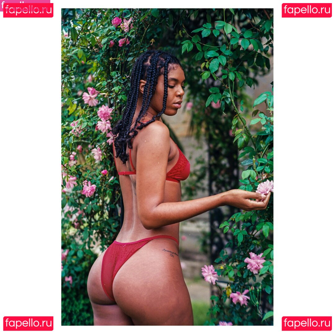 Yasmeen Kearra / yaskearra / yasmeen.kearra Nude Onlyfans Photo 43