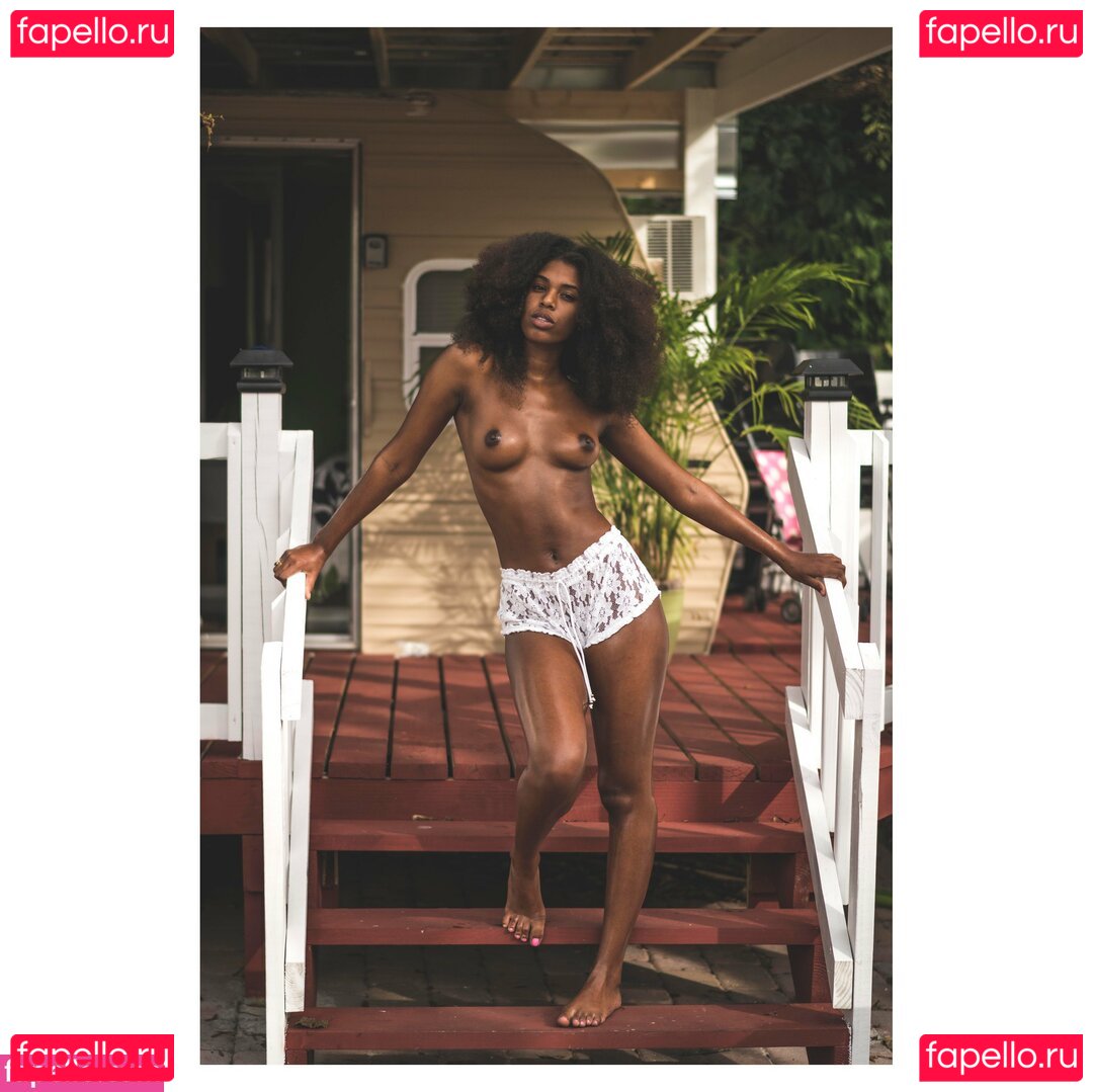 Yasmeen Kearra / yaskearra / yasmeen.kearra Nude Onlyfans Photo 34