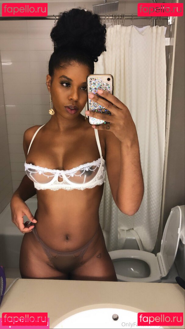 Yasmeen Kearra / yaskearra / yasmeen.kearra Nude Onlyfans Photo 10