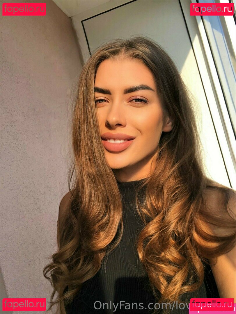 loveyarina / lovyari Onlyfans Photo Gallery 