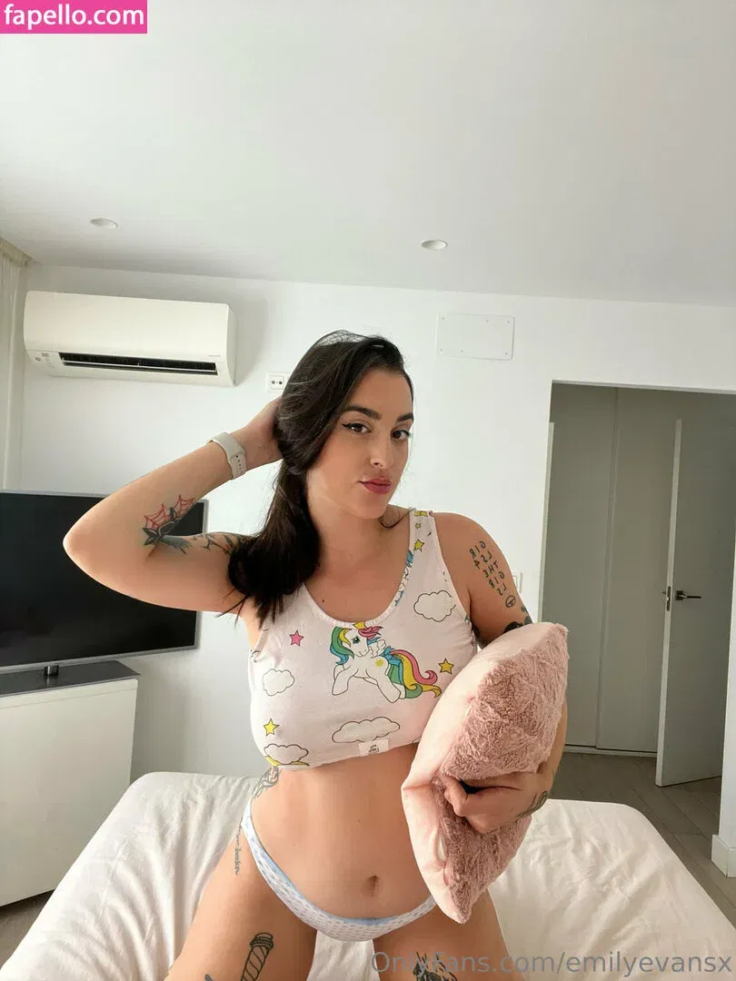 emilyevansx Onlyfans Photo Gallery 