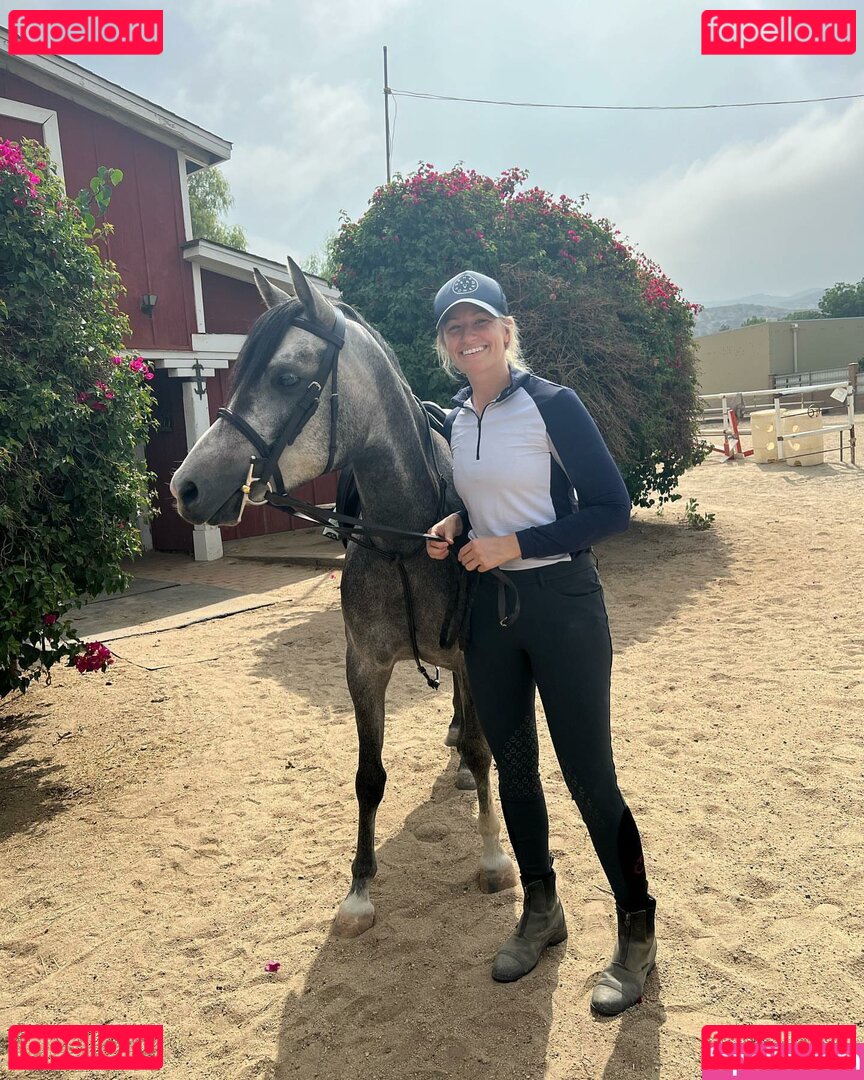 Beth Behrs / bethbehrs Onlyfans Photo Gallery 